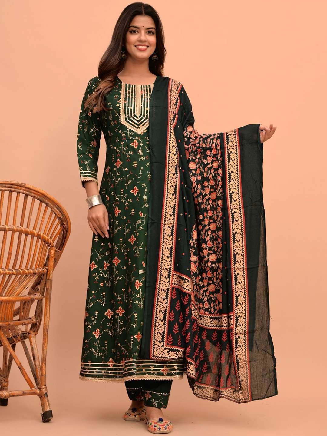 

DHANOTA Women Printed Regular Gotta Patti Kurta with Pyjamas & With Dupatta, Green