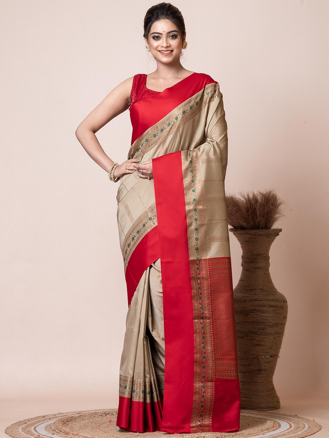 

VIBHAVARI Woven Design Zari Saree, Beige
