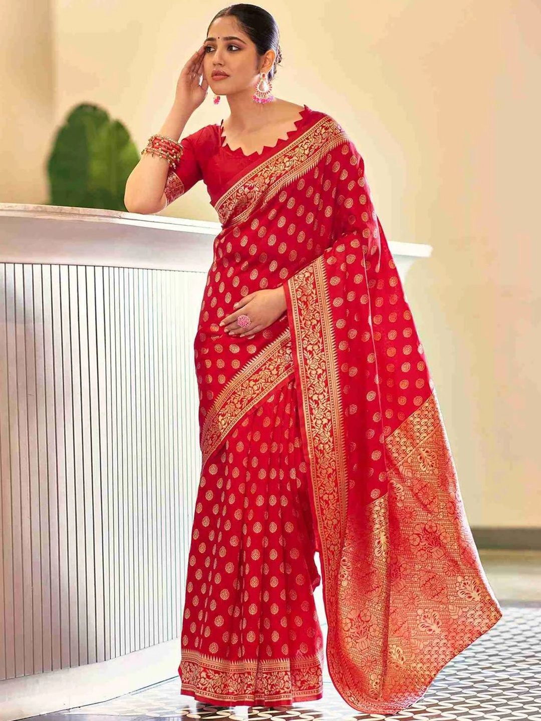 

SHRIMAY Woven Design Banarasi Saree, Red