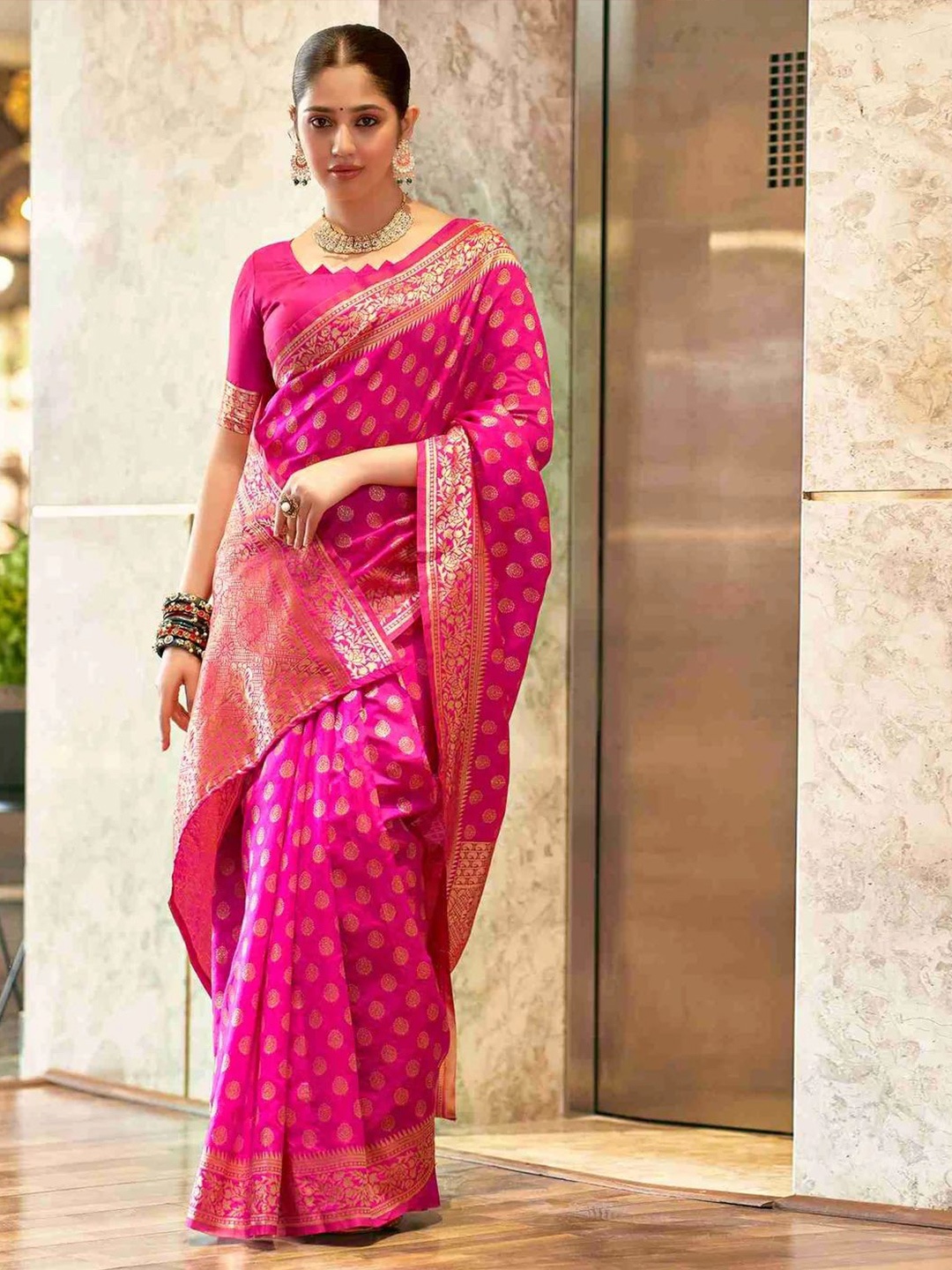 

SHRIMAY Woven Design Zari Banarasi Saree, Pink