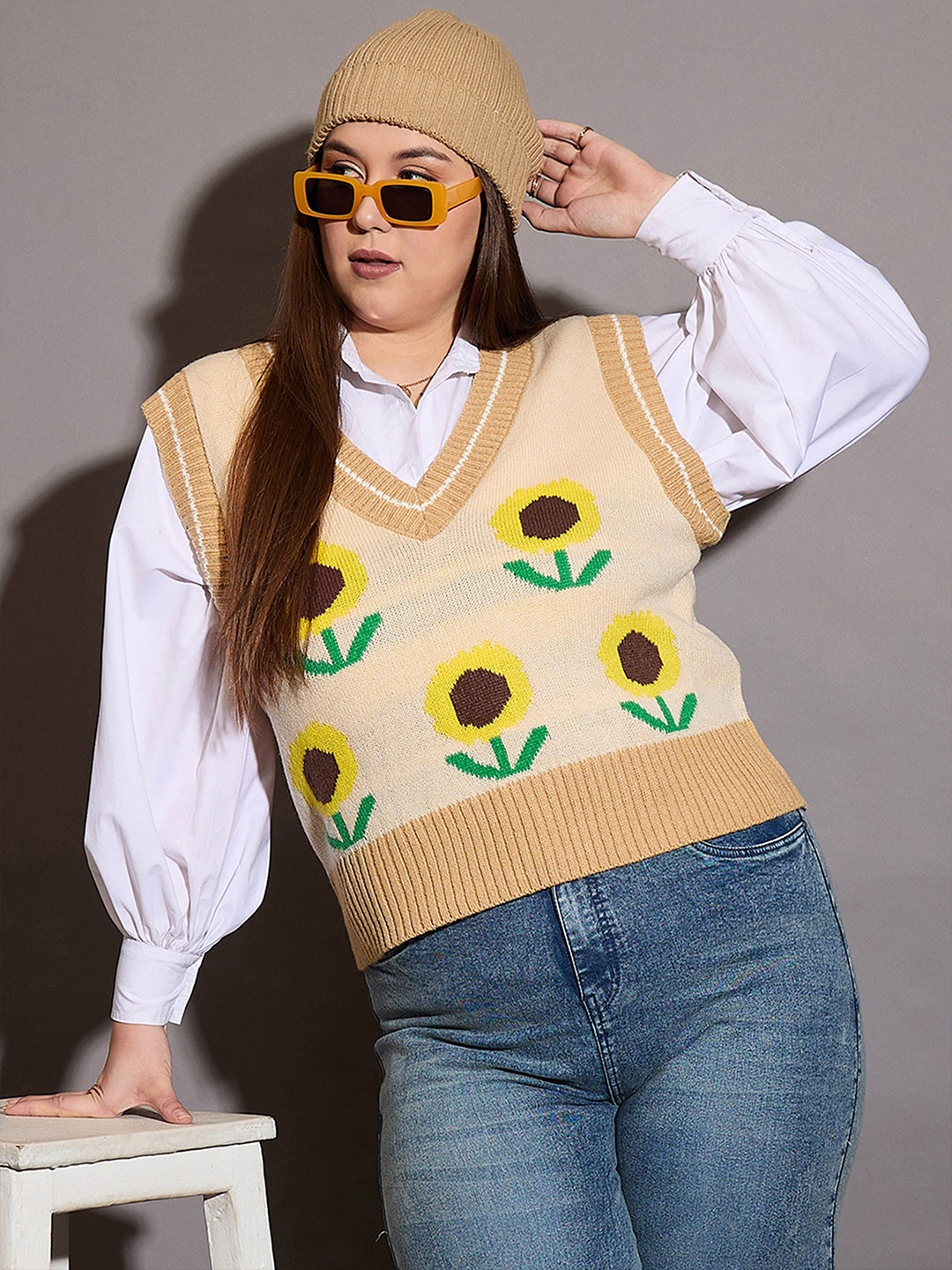 

SASSAFRAS Curve Women Floral Printed Sweater Vest, Beige
