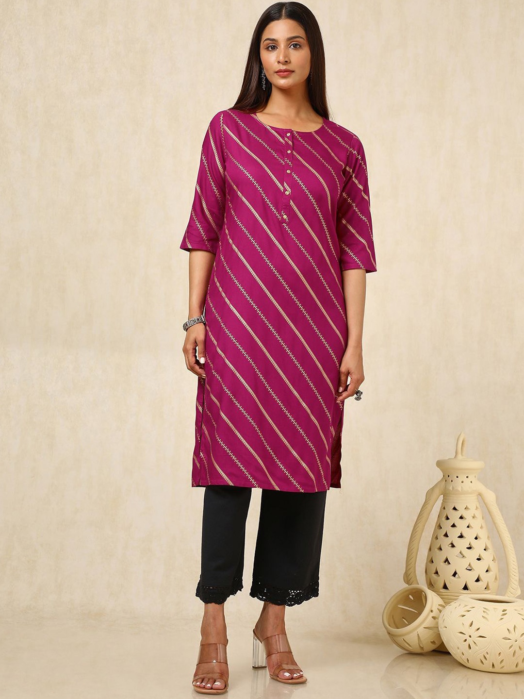 

Soch Women Printed Gotta Patti Kurta, Magenta