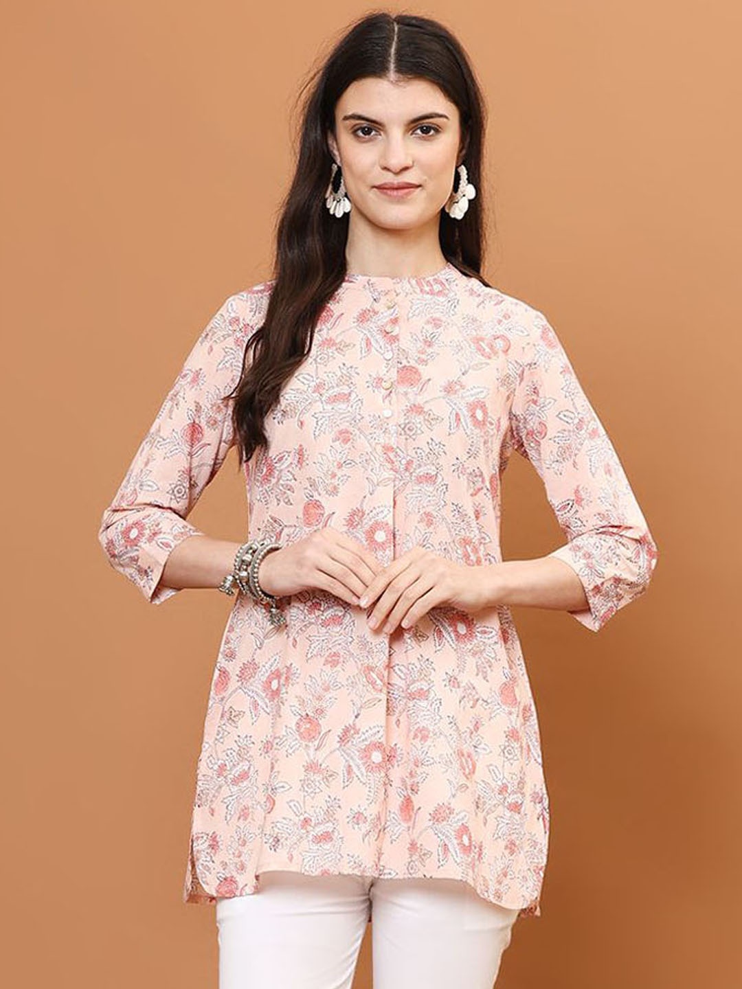 

Meena Bazaar Women Floral Printed Thread Work Kurta, Peach