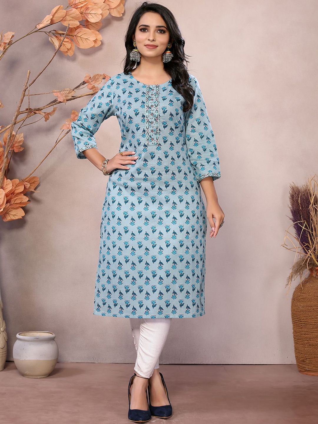 

Rangita Women Embroidered Thread Work Kurta, Blue