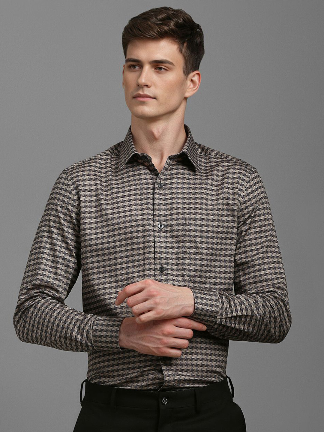 

Louis Philippe Men Classic Spread Collar Geometric Printed Cotton Formal Shirt, Beige