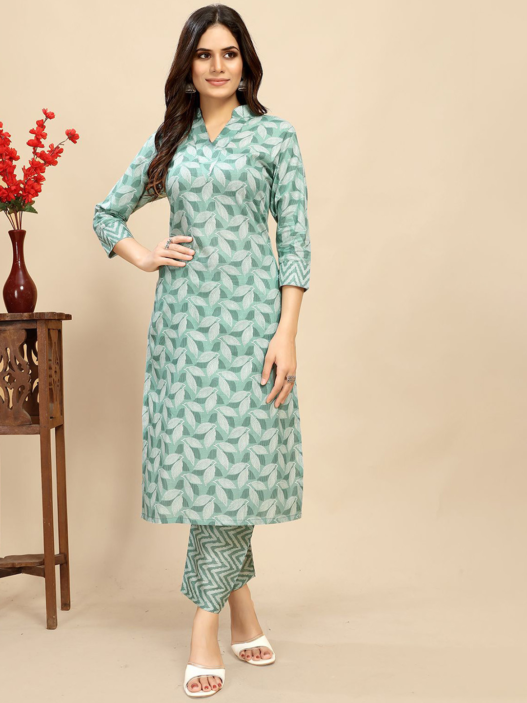 

VAAZI CREATOR Women Floral Printed Regular Pure Cotton Kurti with Trousers, Turquoise blue