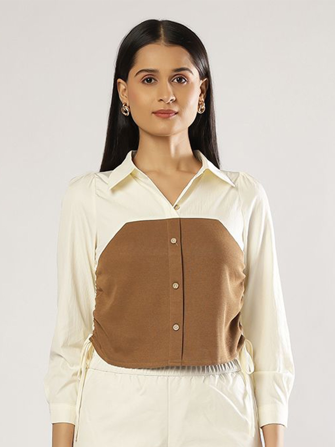 

PEACH & PANDA Women Comfort Spread Collar Colourblocked Slim Fit Casual Shirt, White