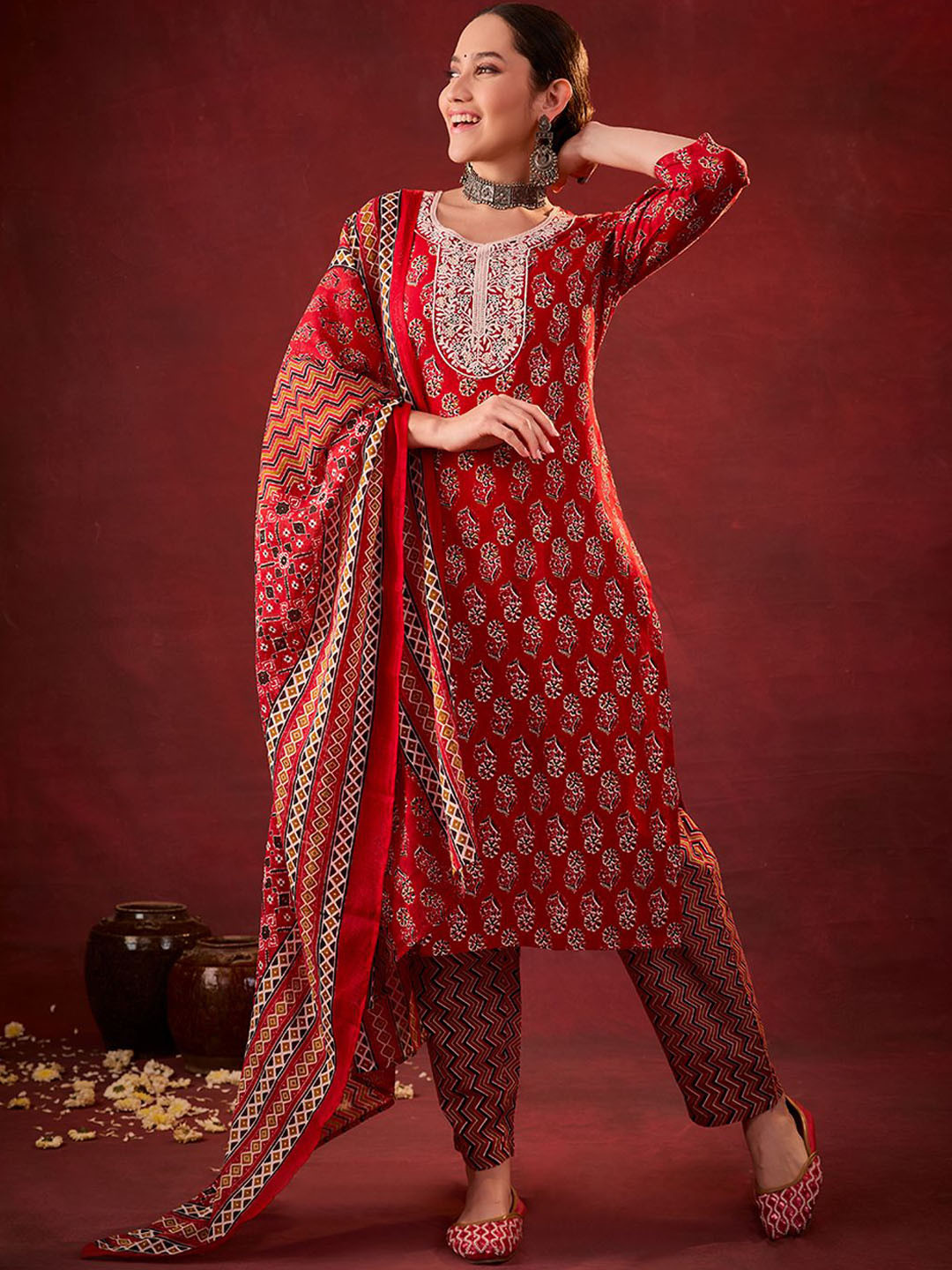 

HEEPOSH Women Floral Printed Regular Pure Cotton Kurta with Trousers & With Dupatta, Red