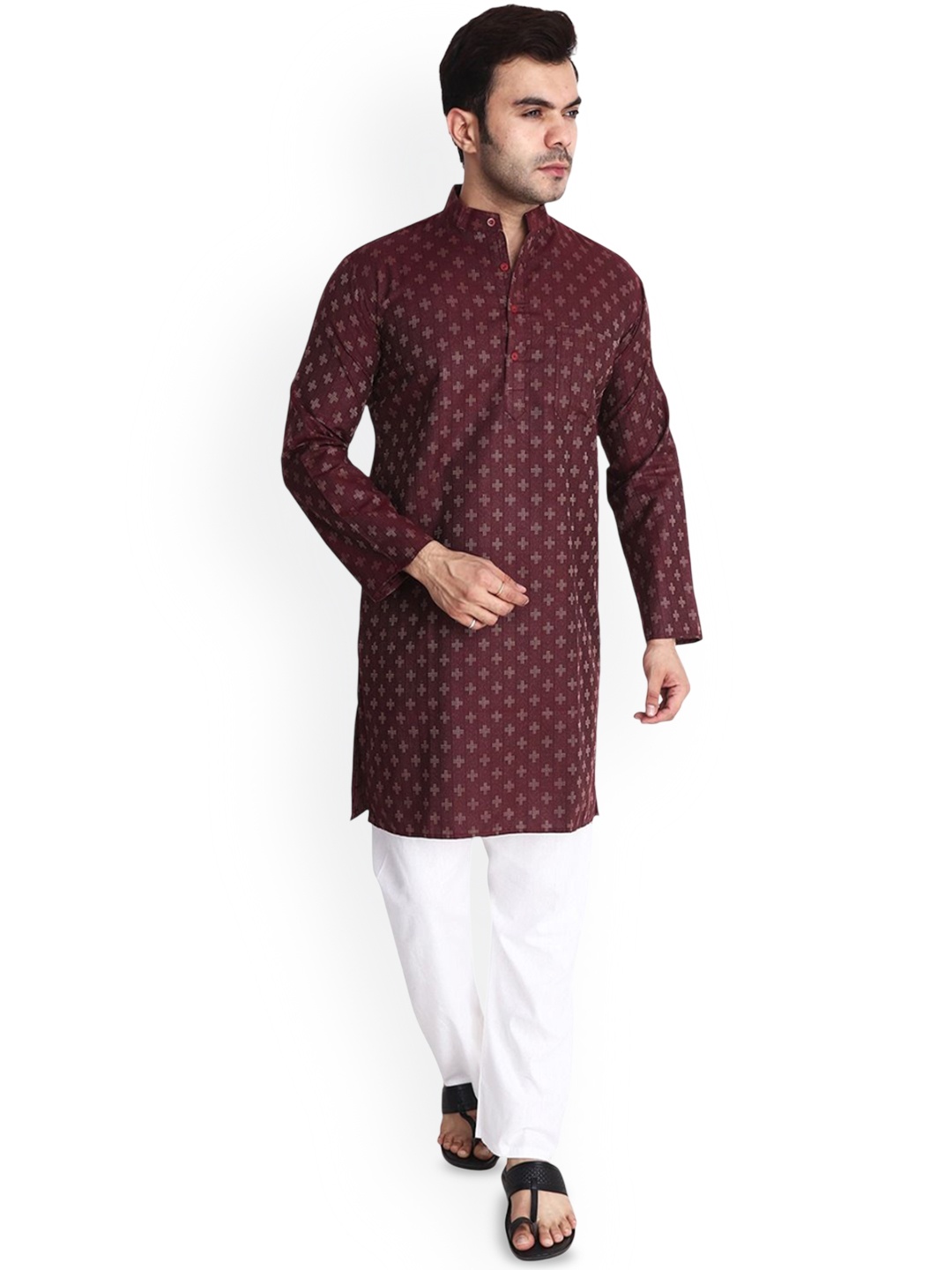 

Aaryavar Men Geometric Thread Work Kurta, Maroon