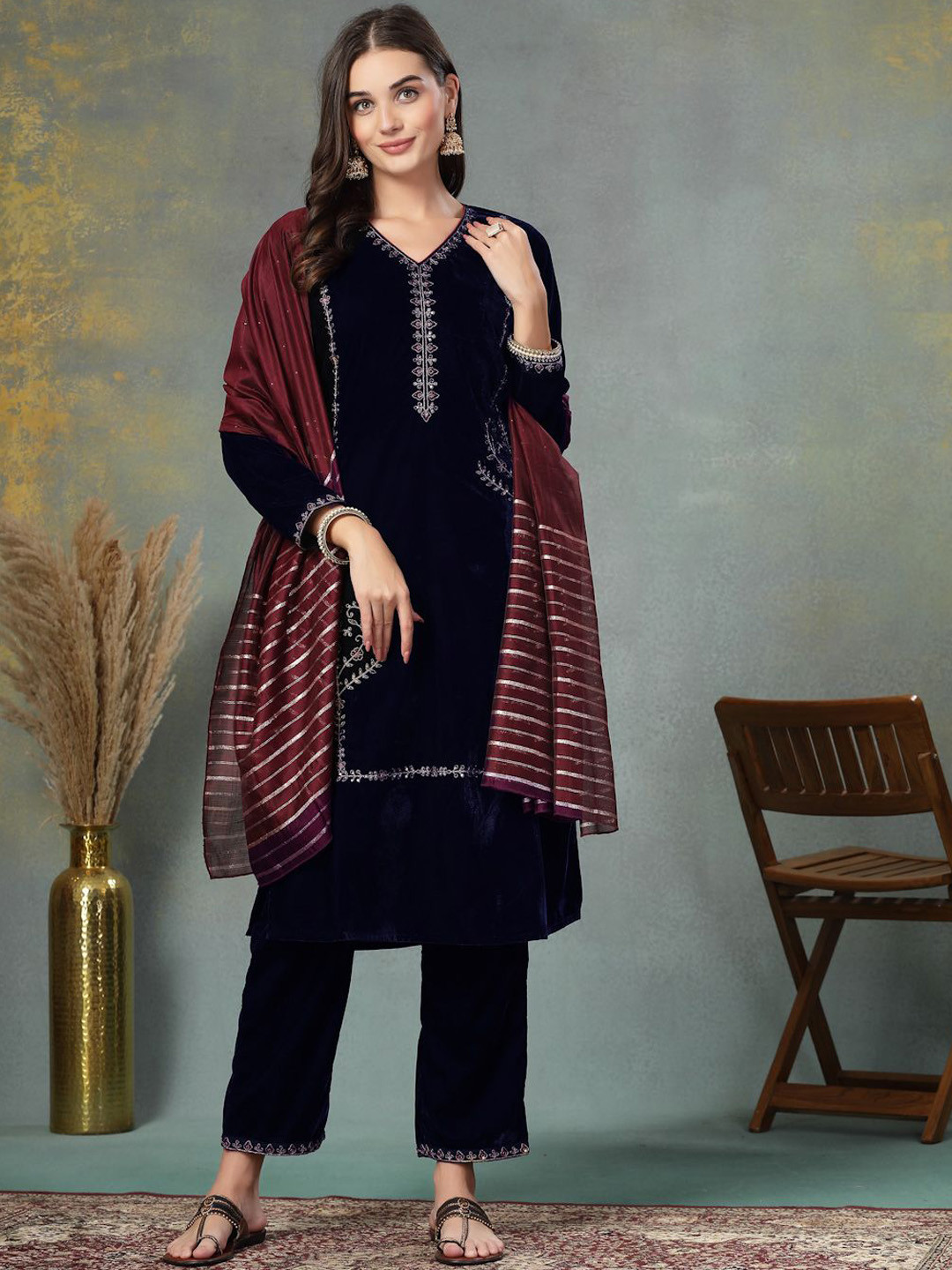 

Nayam By Lakshita Women Ethnic Motifs Embroidered Regular Sequinned Velvet Kurta with Trousers & With Dupatta, Navy blue