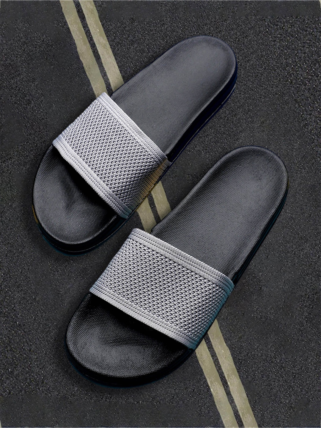 

KAPYANSH Men Self Design Fabric Sliders, Grey