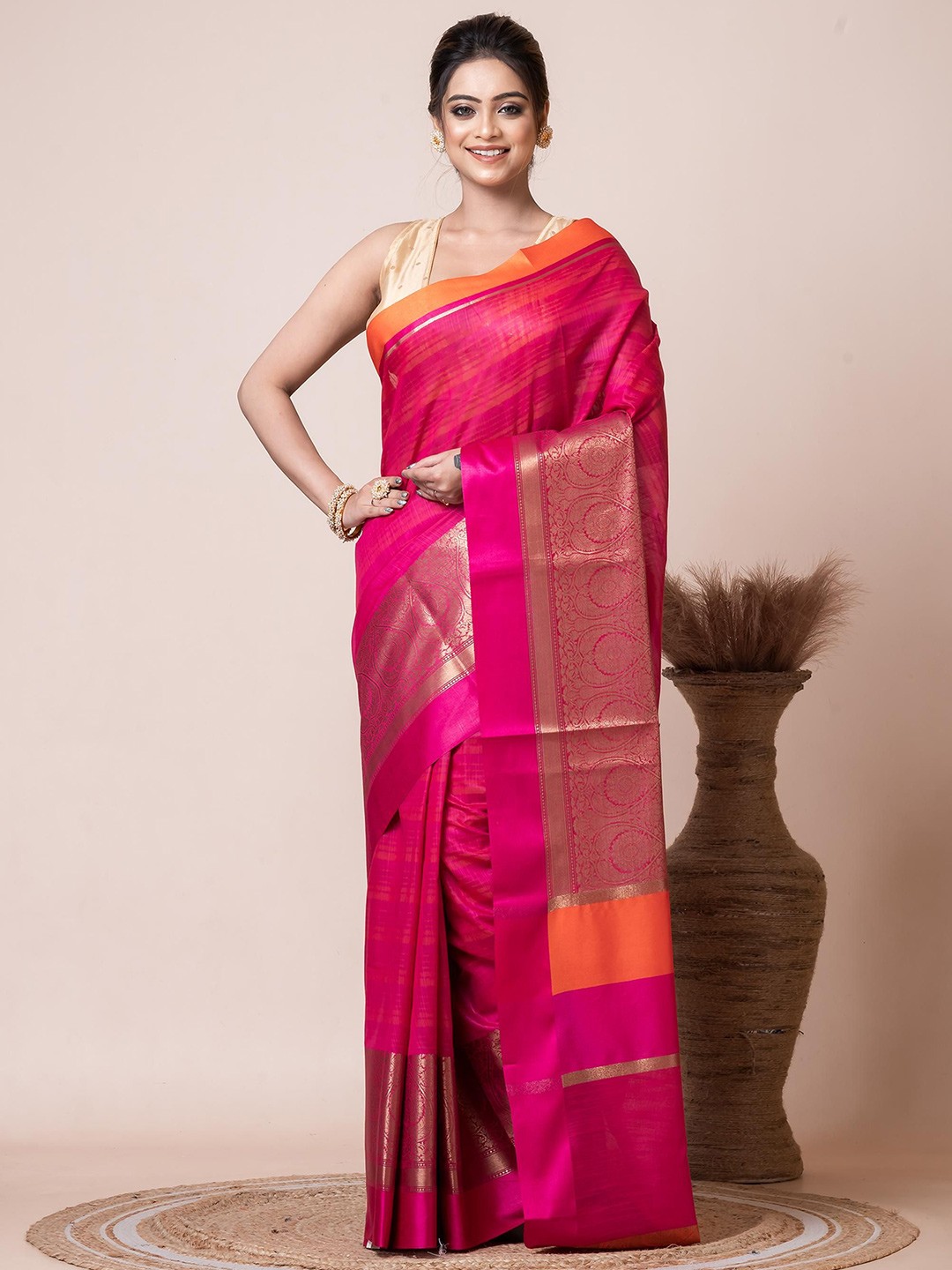 

VIBHAVARI Striped Zari Woven Design Saree, Pink