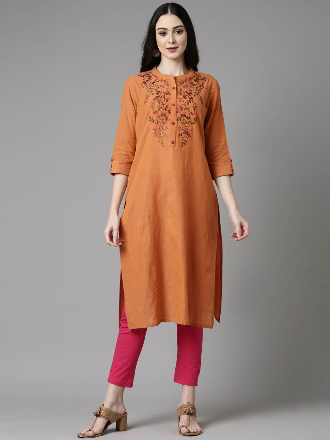 

Anouk Women Floral Embroidered Keyhole Neck Sequinned Kurta, Orange