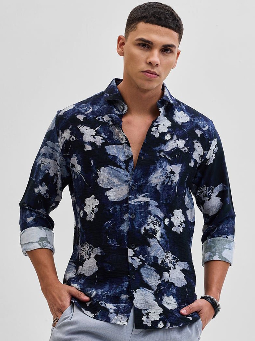 

Snitch Men Smart Slim Fit Opaque Printed Casual Shirt, Navy blue
