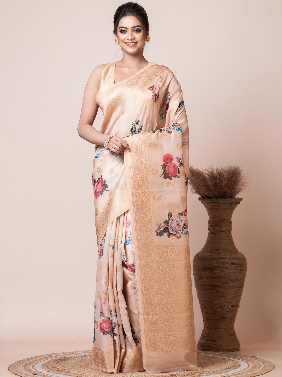

VIBHAVARI Woven Design Zari Saree, Beige