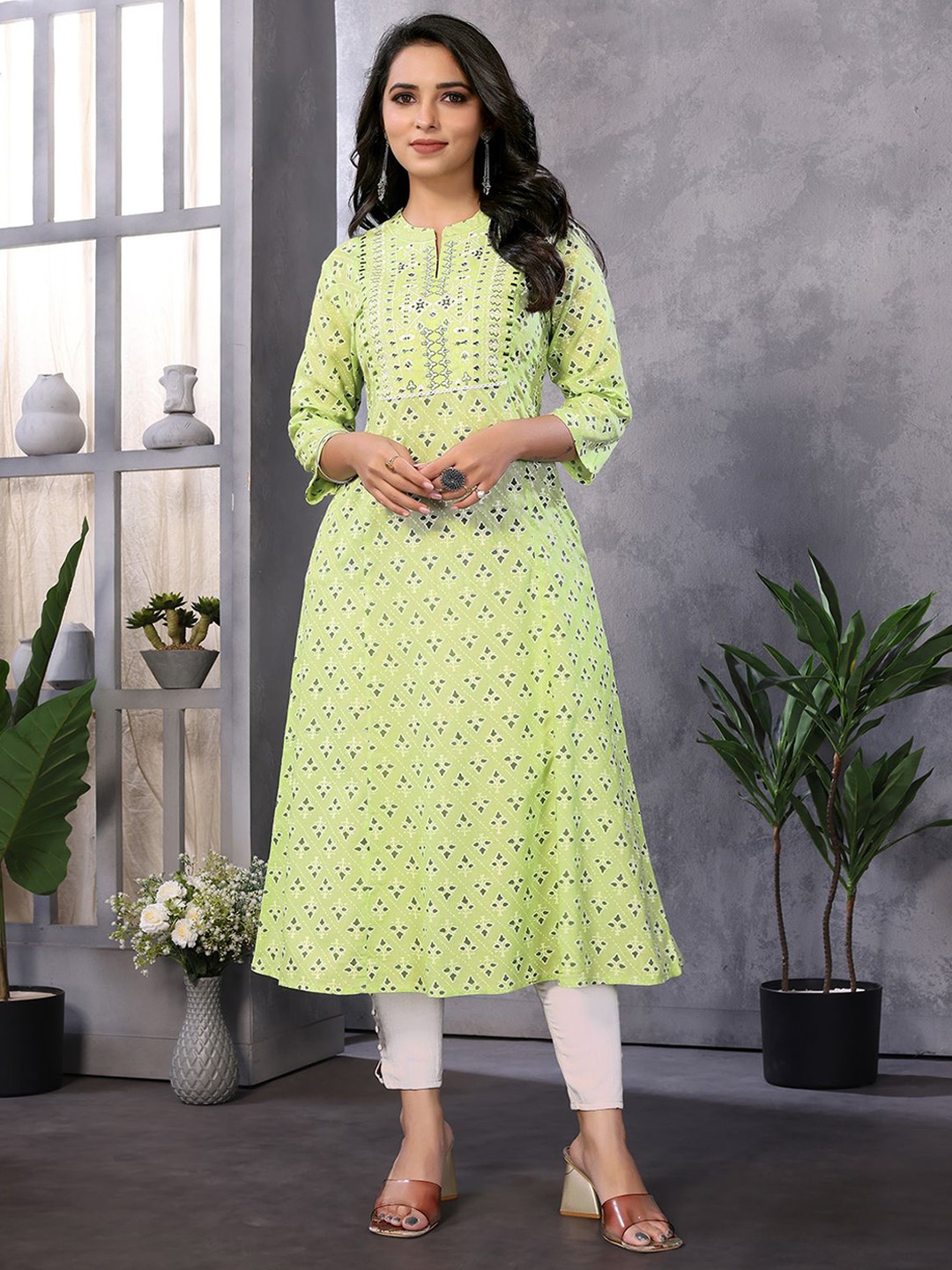 

Rangita Women Embroidered Thread Work Anarkali Kurta, Green