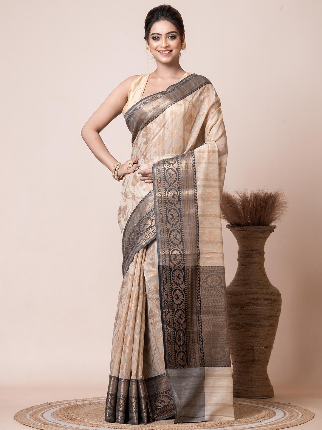 

VIBHAVARI Woven Design Zari Saree, Beige