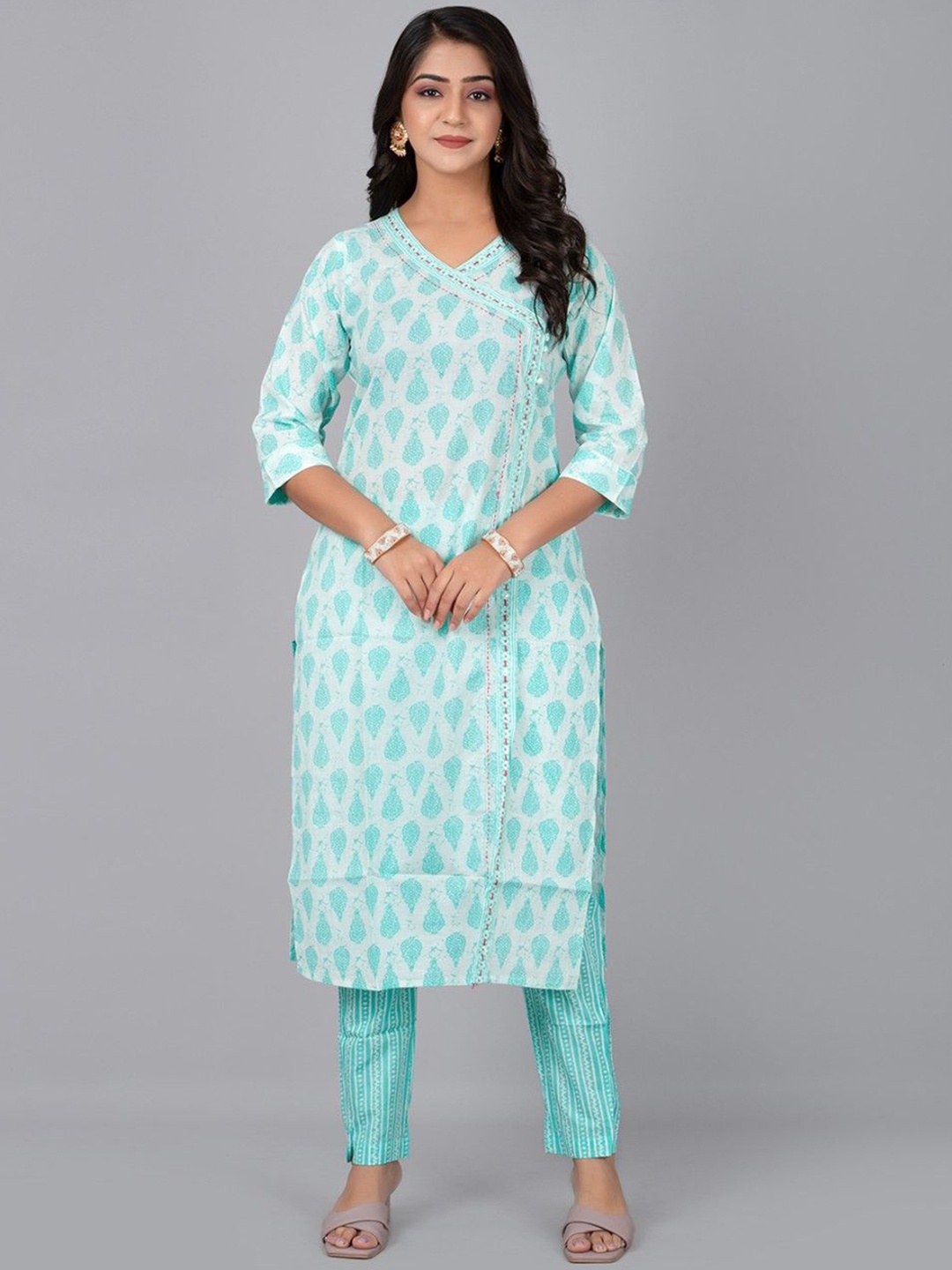 

Fashion Petals Women Ethnic Motifs Printed Regular Kurta with Trousers, Sea green