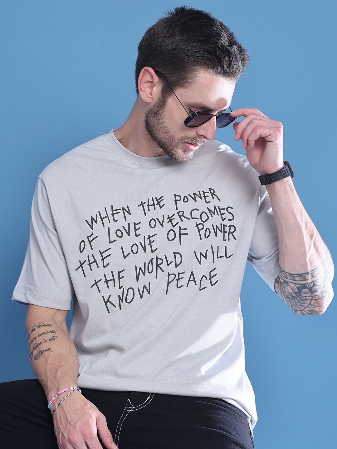 

DOOR74 Men Typography Printed Drop-Shoulder Sleeves T-shirt, Grey