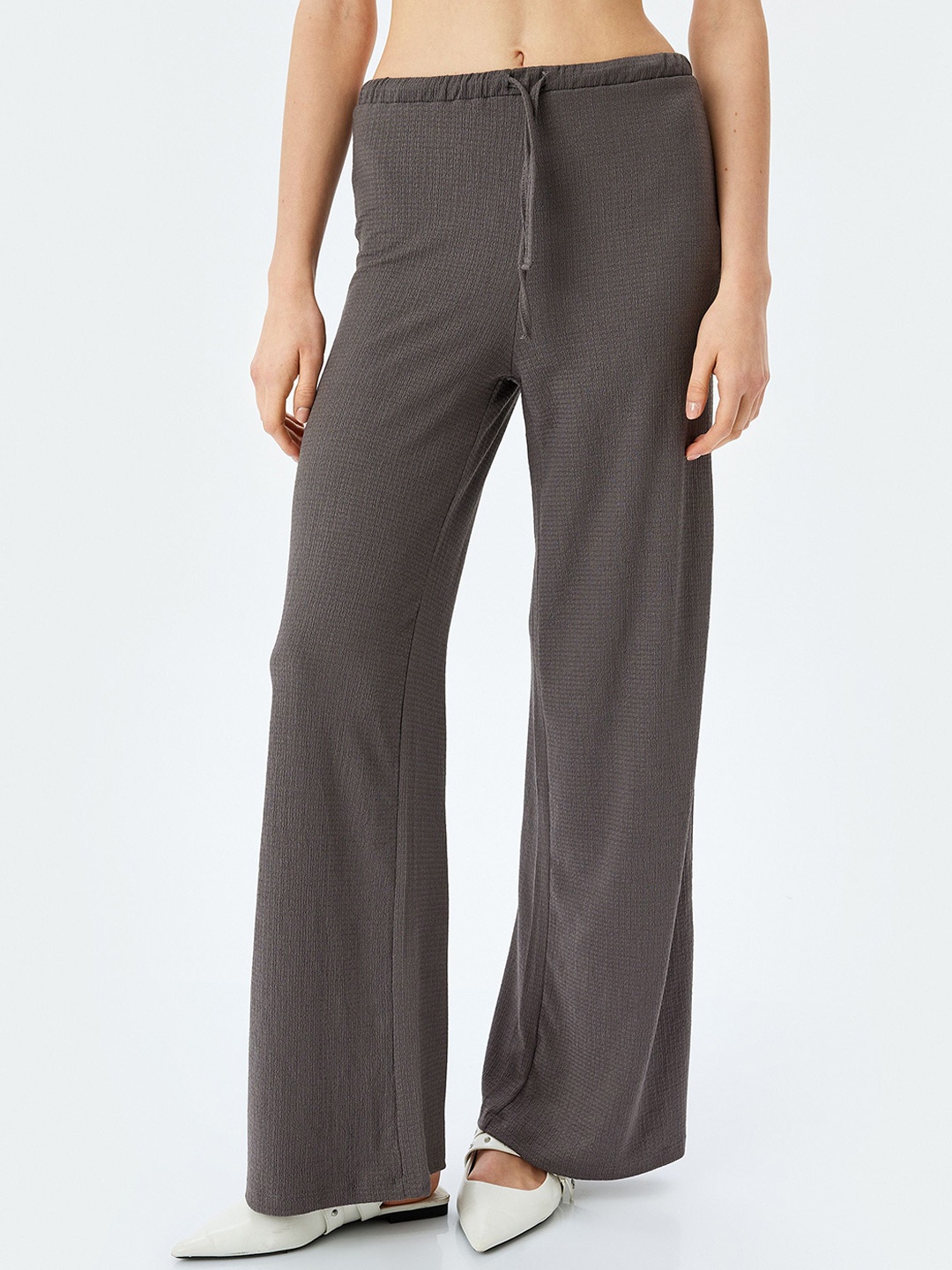 

Koton Women Solid Parallel Trousers, Grey