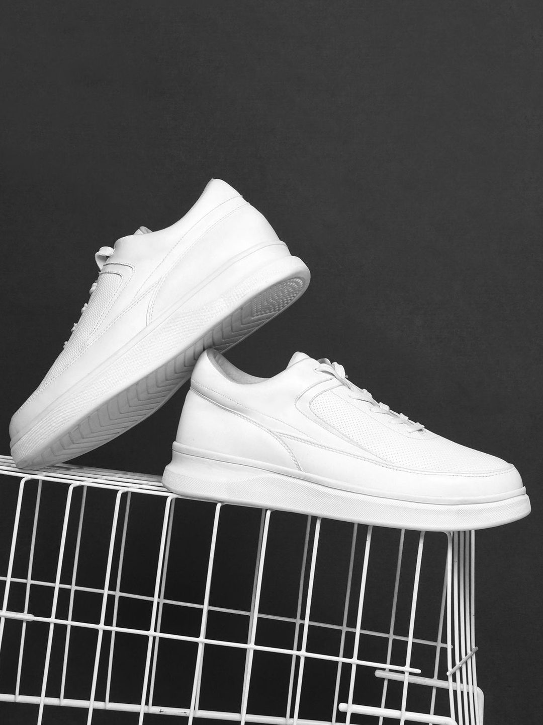 

CLOG LONDON Men's Sneakers, White