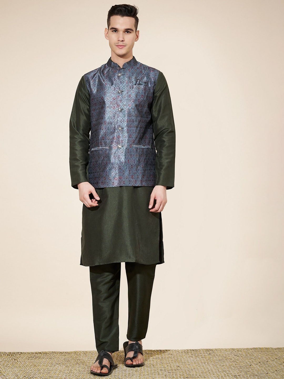 

OUTLUK Men Printed Regular Pure Silk Kurta with Pyjamas, Olive