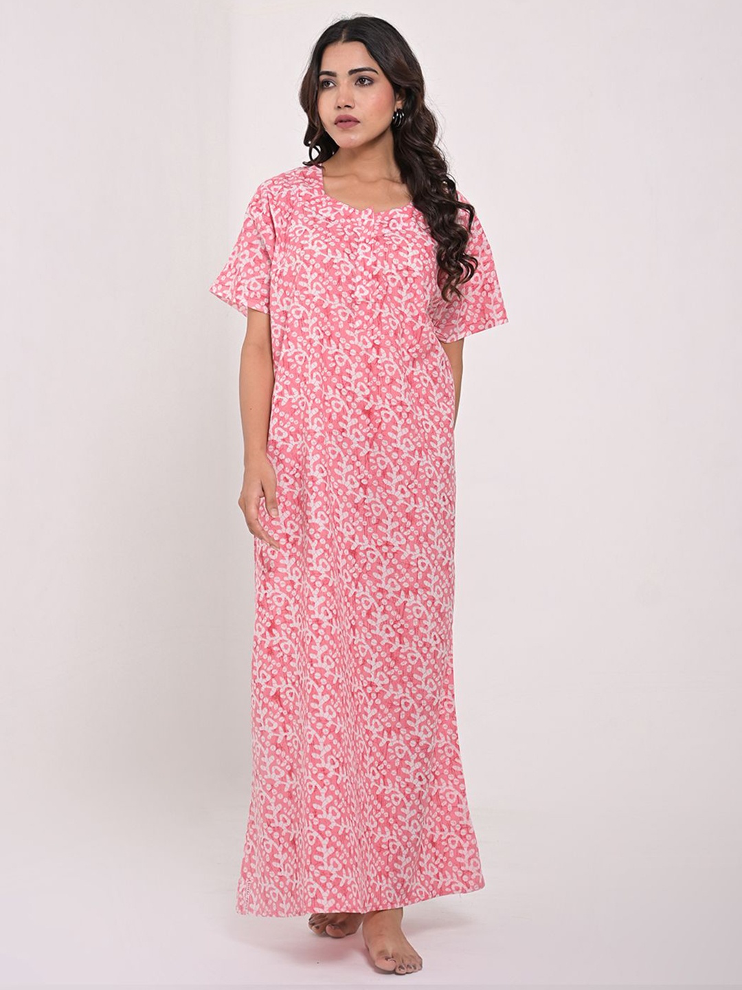

Apratim Women Printed Maxi Nightdress, Peach
