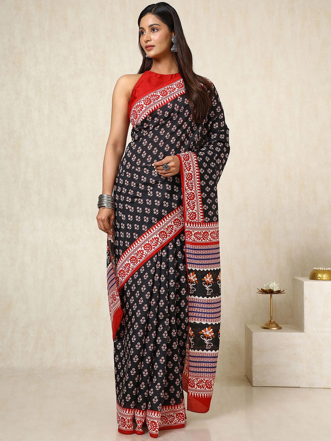 

Soch Floral Printed Saree, Black