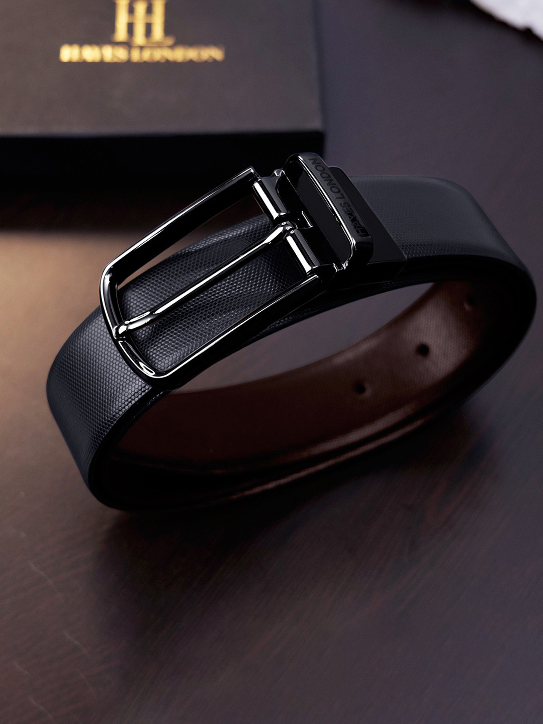 

Hayes London Men Leather Reversible Belt, Black