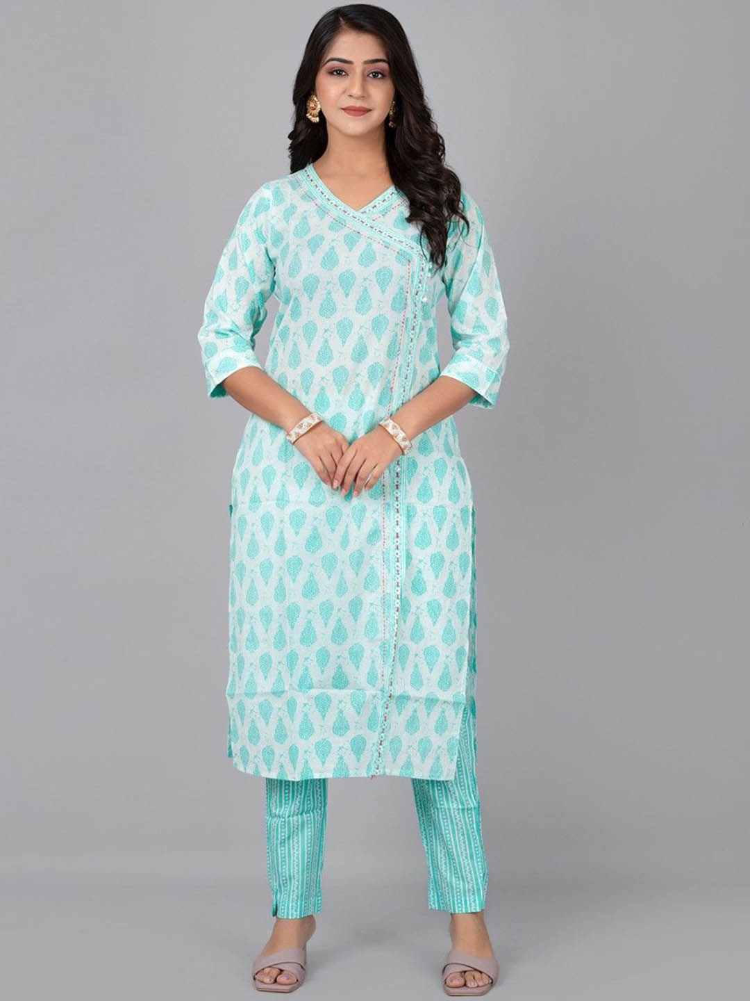

Fashion Petals Women Ethnic Motifs Printed Regular Kurta with Trousers, Sea green