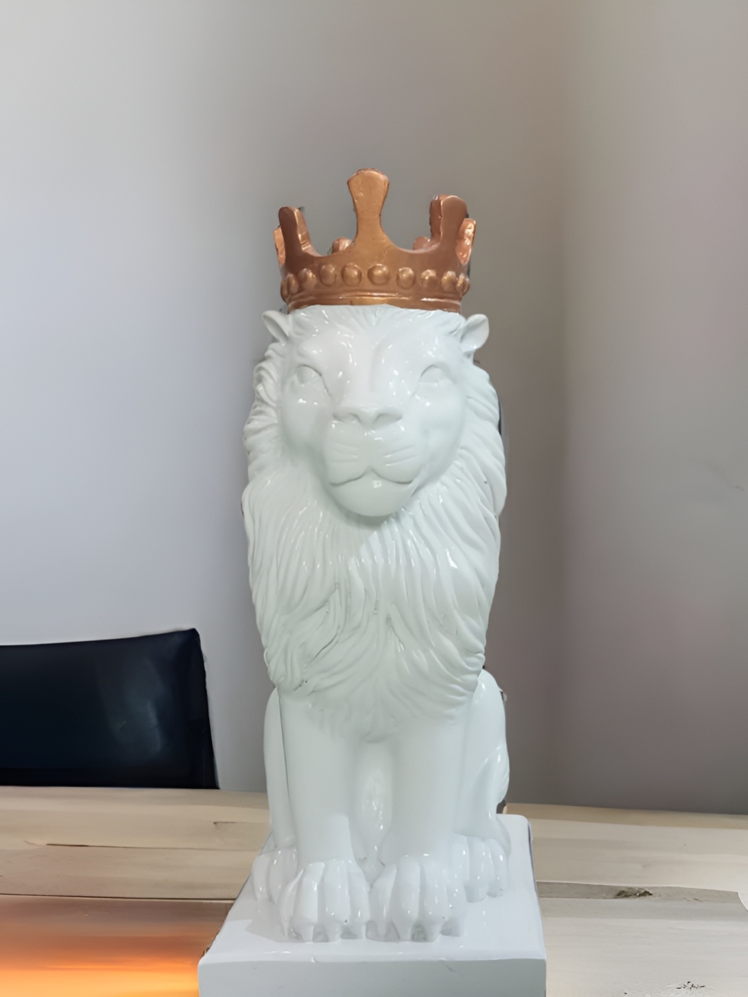 

Royal King Lion with Crown Statue Animal Figurine Showpiece, White