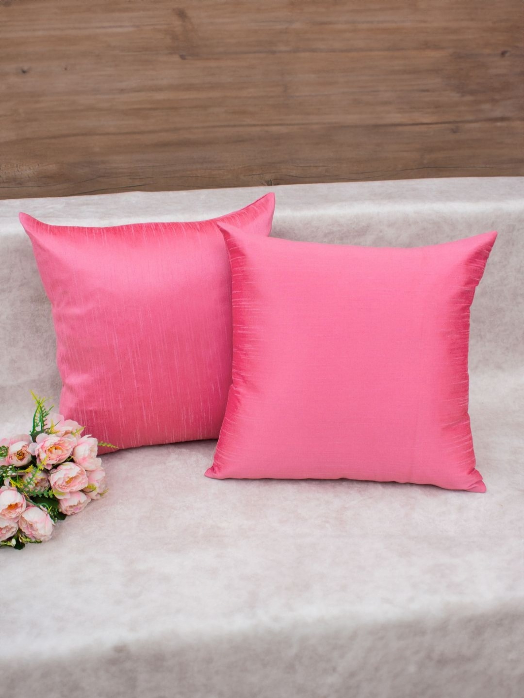 

RoyalDeco Pink Set of 2 Square Cushion Covers