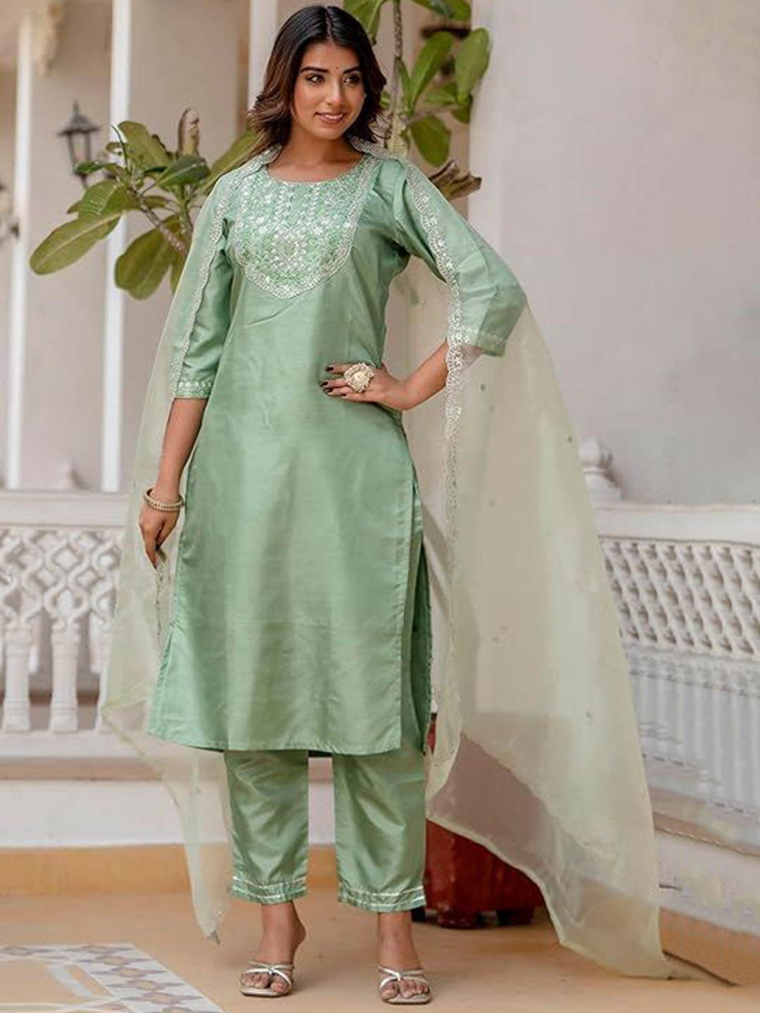 

VredeVogel Women Embroidered Regular Kurta with Trousers & With Dupatta, Green
