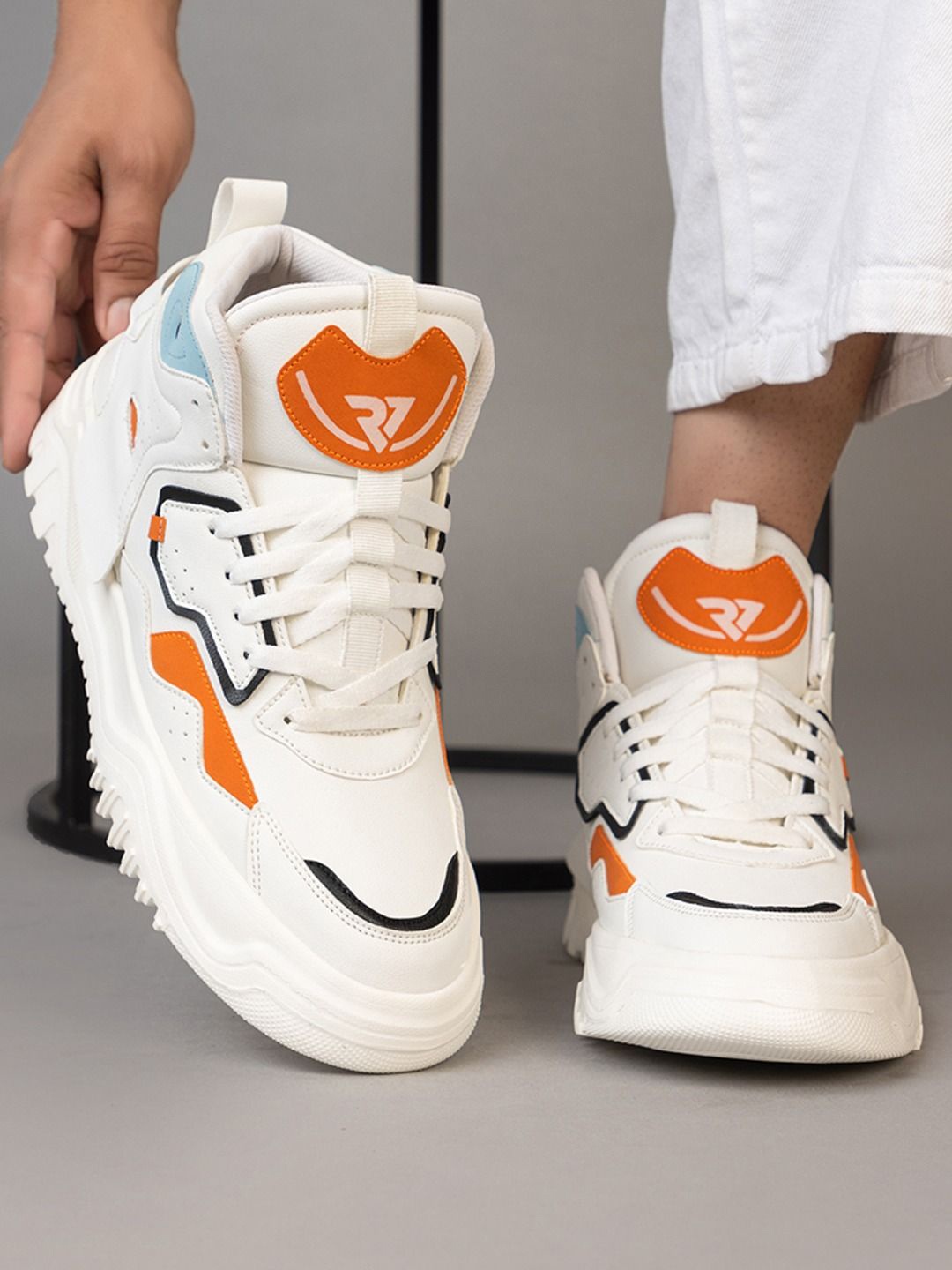 

RUN SEVEN Men PU Sneakers, White