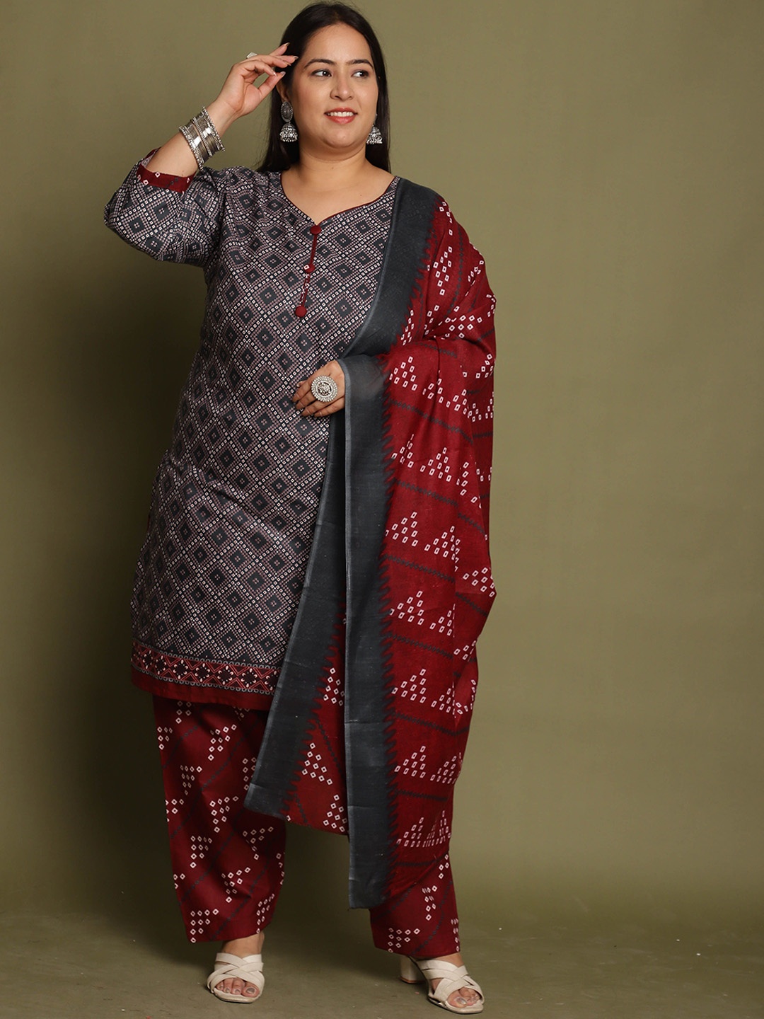 

Rajnandini Women Bandhani Printed Regular Kurta with Trousers & With Dupatta, Grey