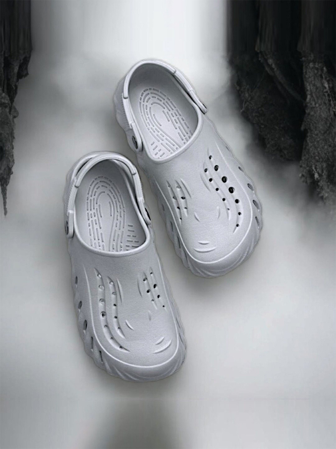 

KAPYANSH Men Rubber Casual Clogs, Grey