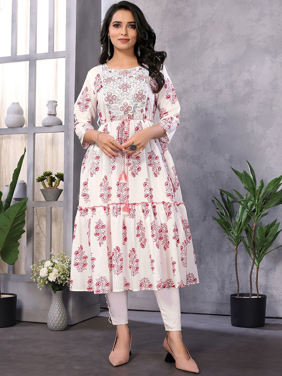 

Rangita Women Embroidered Thread Work Anarkali Kurta, Off white