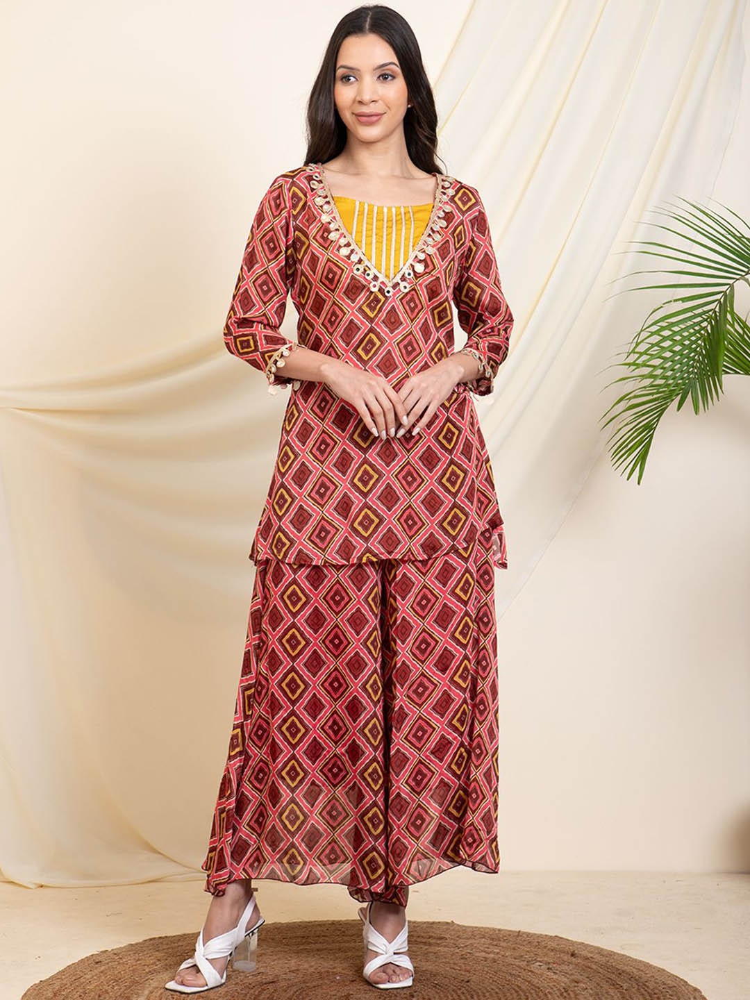 

DEEBACO Printed V Neck Kurti, Top & Palazzo Co-Ords Set, Magenta