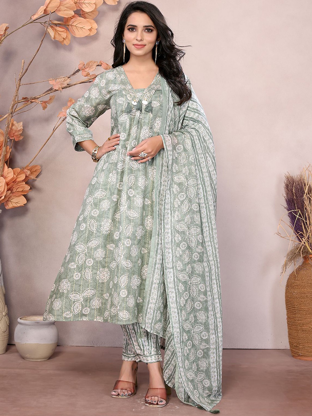 

Rangita Women Ethnic Motifs Embroidered Regular Sequinned Kurta with Patiala & With Dupatta, Green