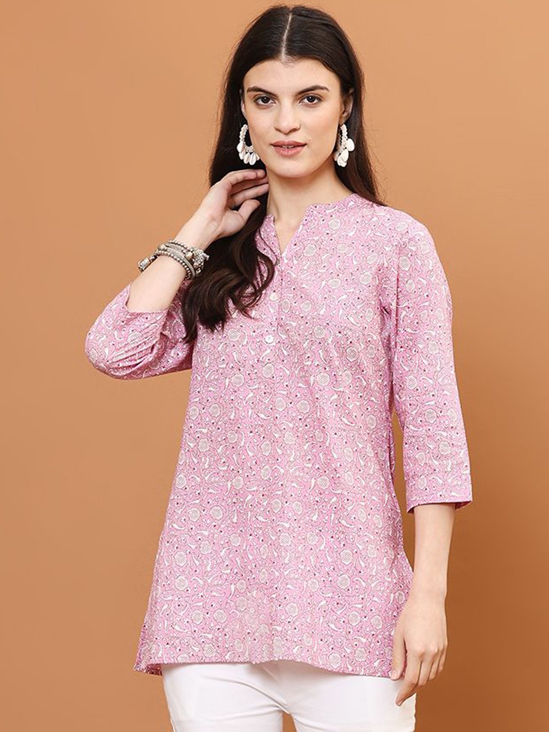 

Meena Bazaar Women Printed Thread Work Kurta, Pink