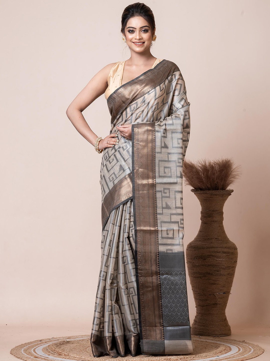 

VIBHAVARI Printed Zari Saree, Grey