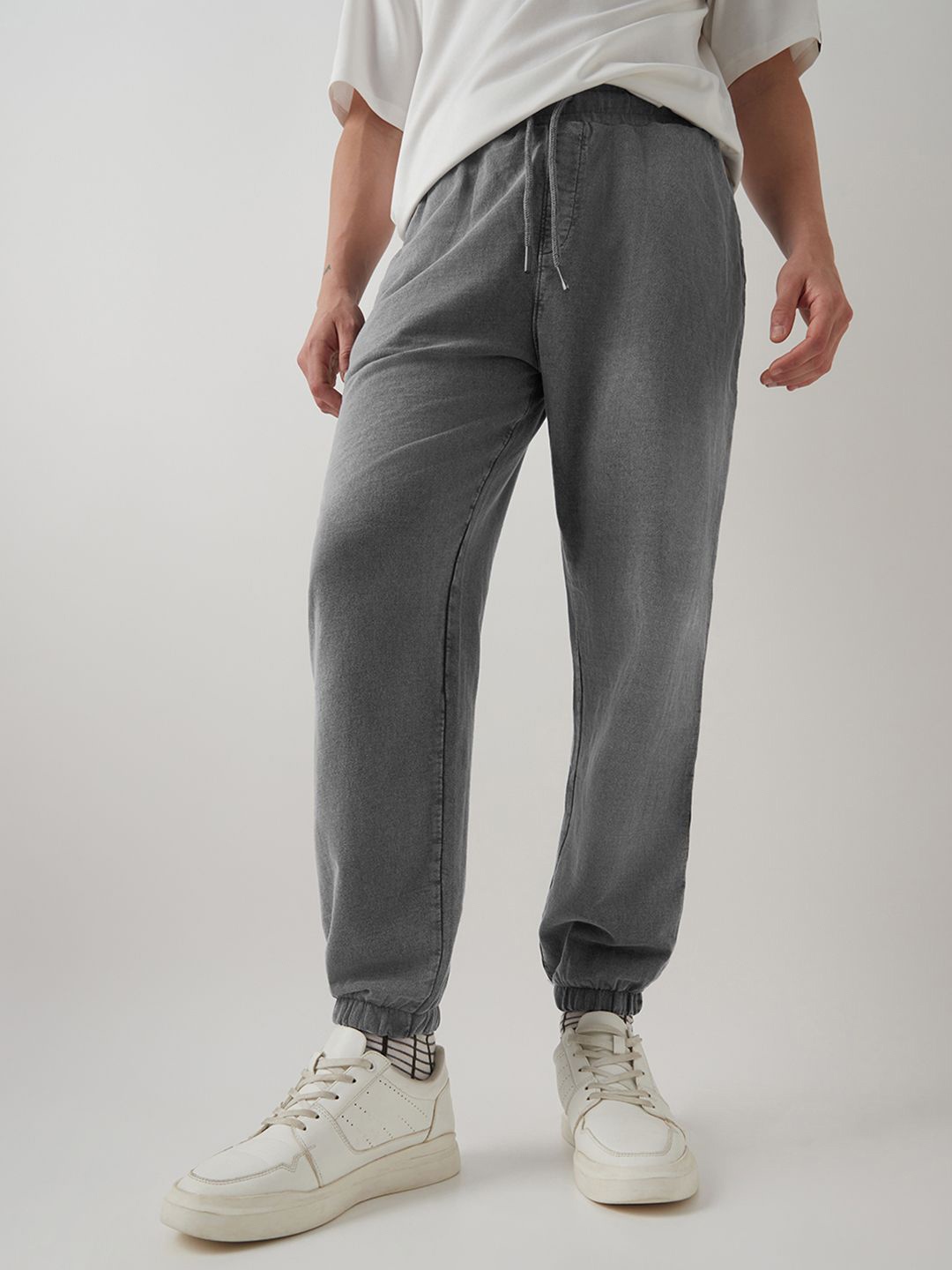 

Bewakoof AIR Men Cotton Relaxed Fit Joggers, Grey