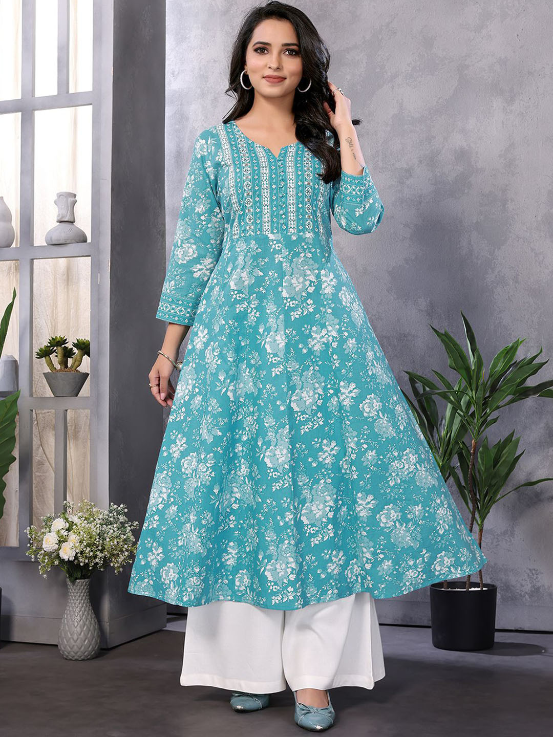 

Rangita Women Embroidered Sequinned Anarkali Kurta, Turquoise blue