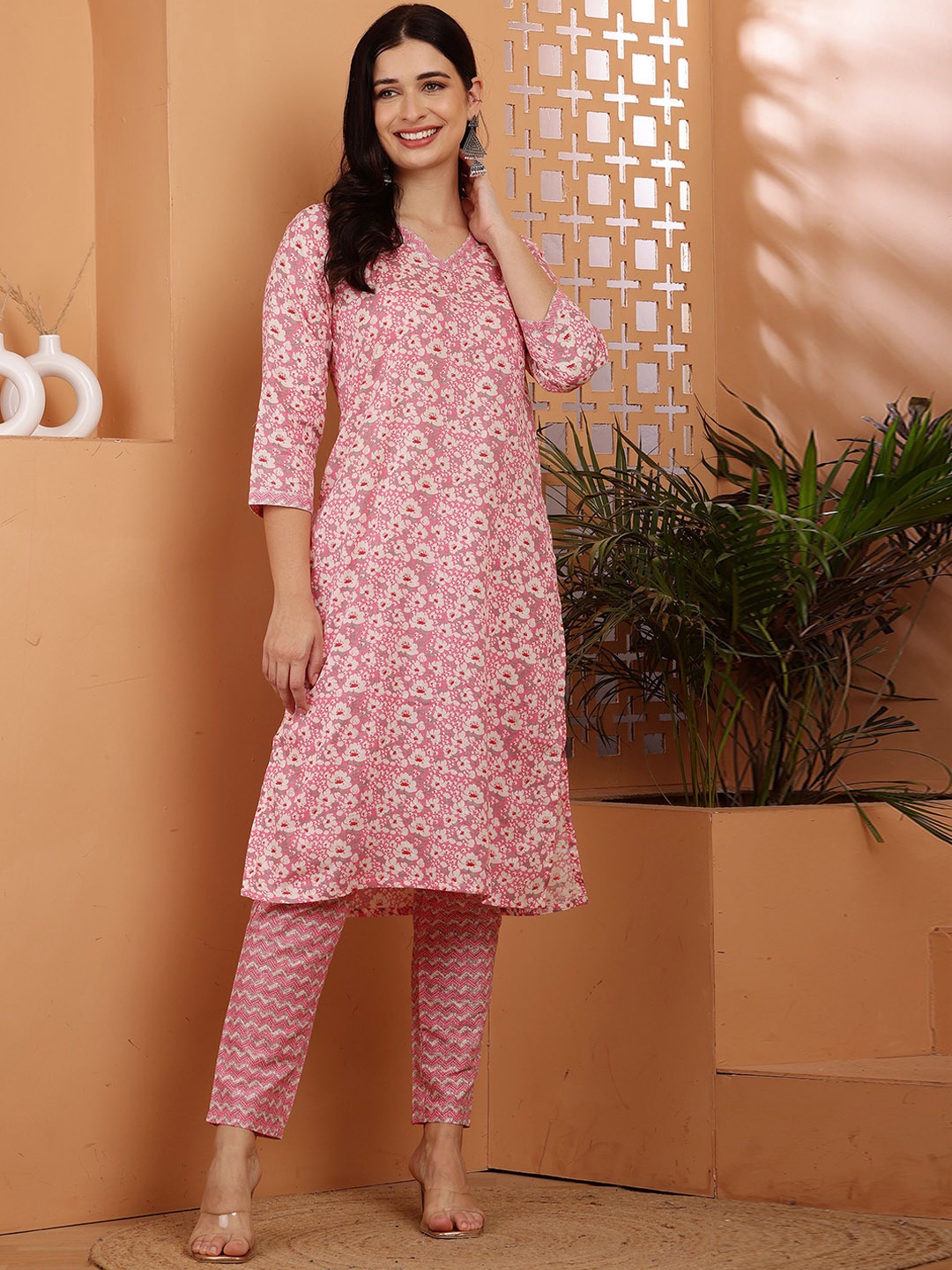 

RIG-TIE Floral Printed V-Neck Three-Quarter Sleeves Pure Cotton Top With Trouser, Pink