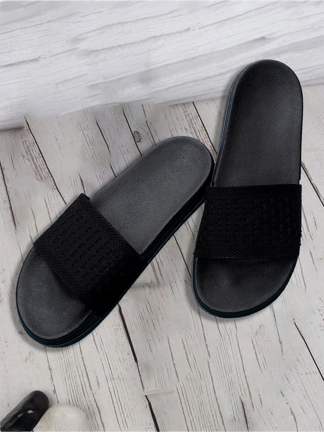 

KAPYANSH Men Casual Sliders, Black