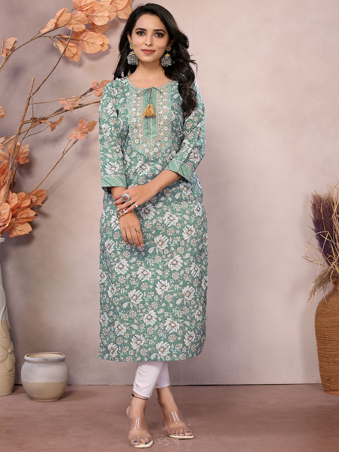 

Rangita Women Embroidered Thread Work Kurta, Green