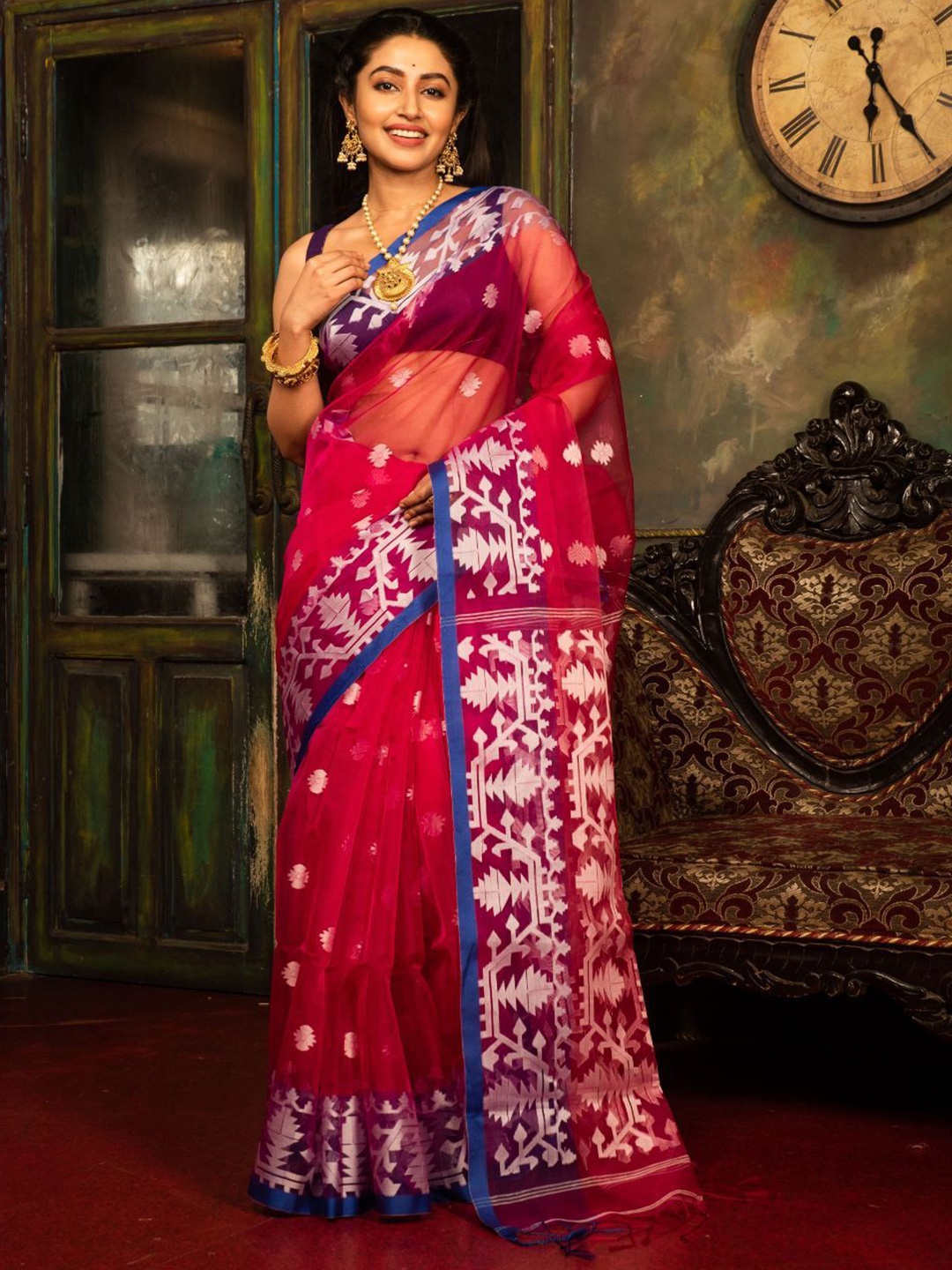 

8POURE Woven Design Jamdani Saree, Red