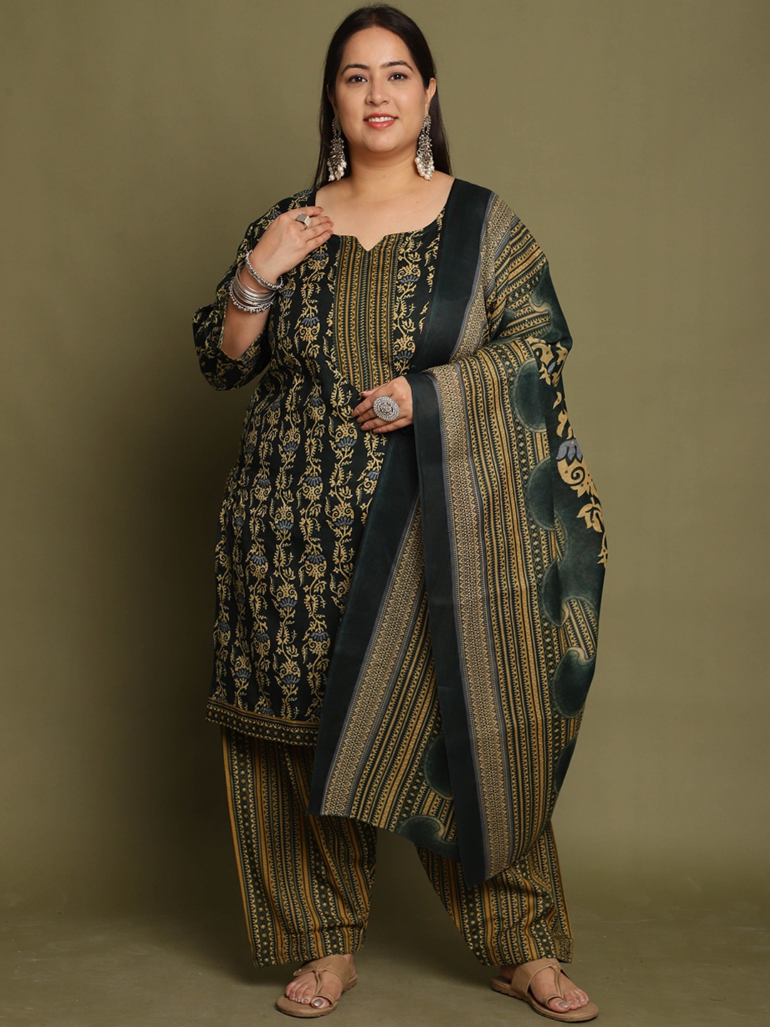 

Rajnandini Women Floral Printed Regular Kurta with Salwar & With Dupatta, Green