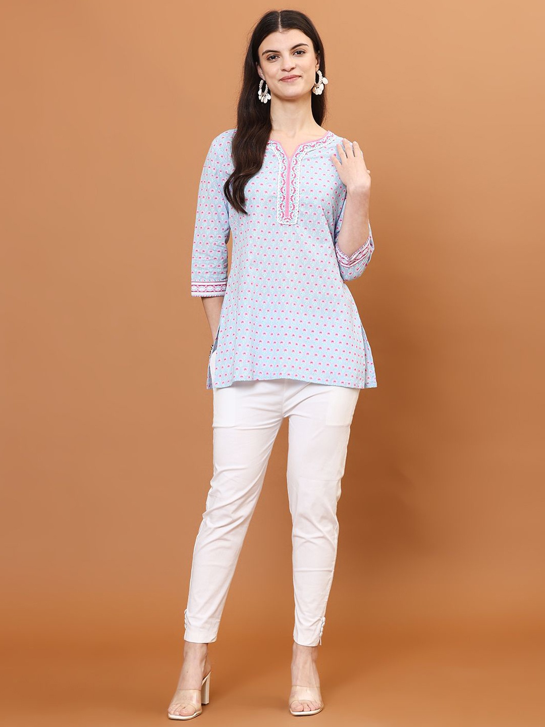 

Meena Bazaar Women Geometric Printed Thread Work Kurta, Blue