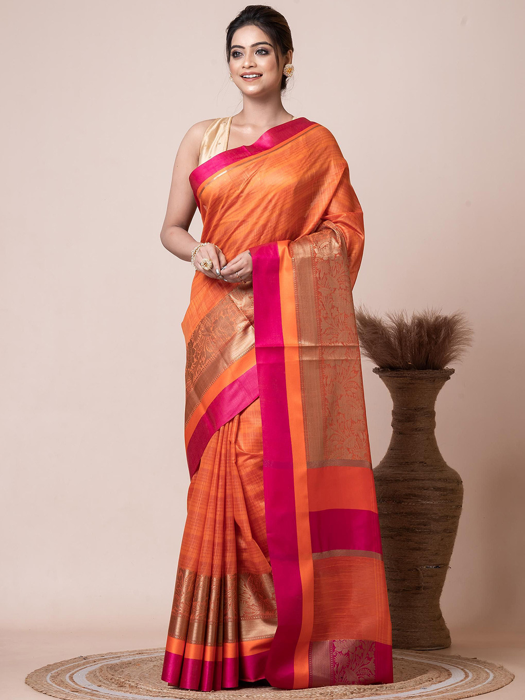 

VIBHAVARI Women Woven Design Zari Saree, Orange